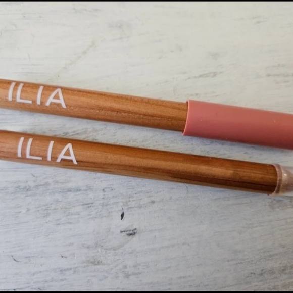 ILIA Lip Sketch Hydrating Crayon Lot of #2 Standard Size PINK DOOR & GENRE - Picture 6 of 7